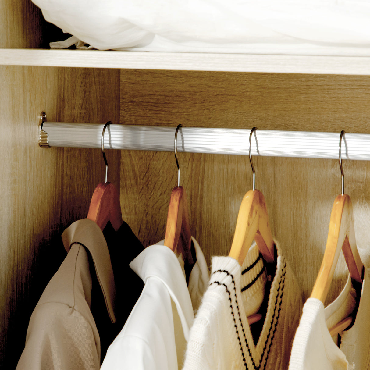 easycomfort easycomfort guardaroba a 2 ante in truciolato e mdf con 3 ripiani e 2 cassetti 88 9x50 1x184 5 cm