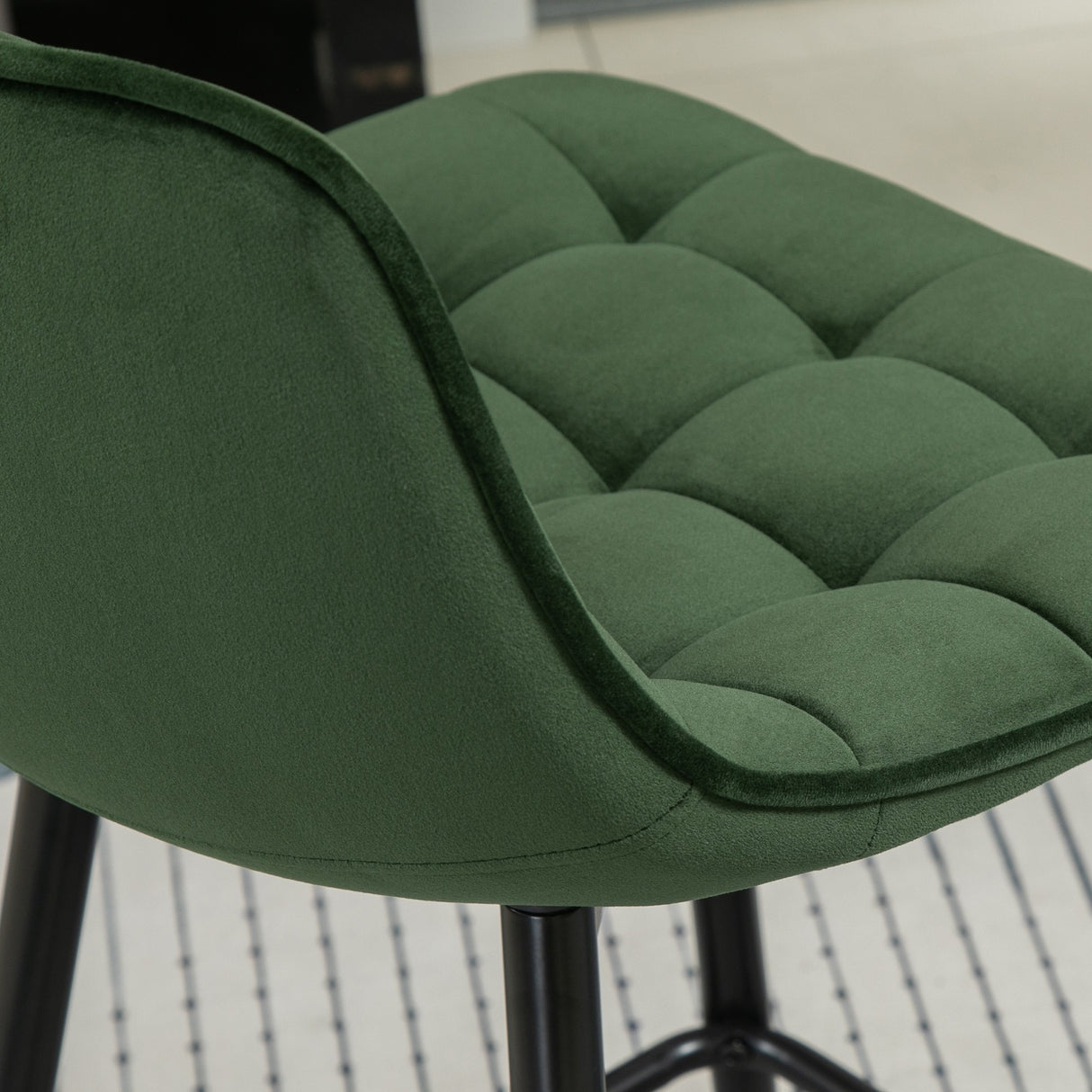 easycomfort easycomfort set 2 sgabelli da bar con schienale e poggiapiedi stile nordico in metallo e velluto verde 45x47x84cm