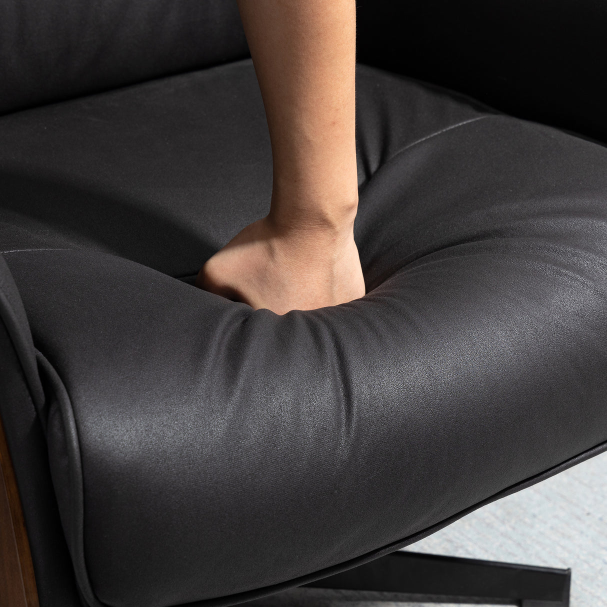 easycomfort easycomfort poltrona reclinabile con poggiatesta regolabile e seduta imbottita in acciaio e legno 84x83x103 cm