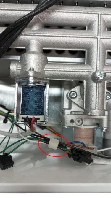 ferroli area occasioni scaldabagno a gas ferroli kona 15 litri camera stagna metano low nox completo di kit fumi