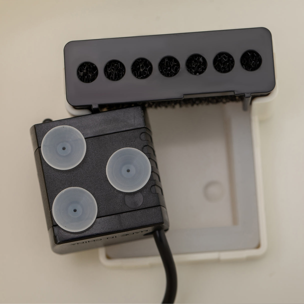 easycomfort easycomfort fontanella per gatti e cani da 3l con filtro a carboni luce led e sensore di movimento bianco