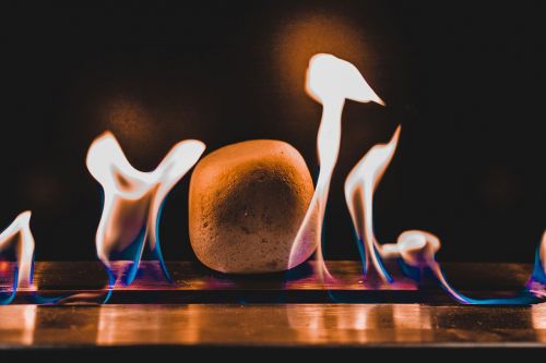 Come funzionano i camini a bioetanolo e quanto scaldano