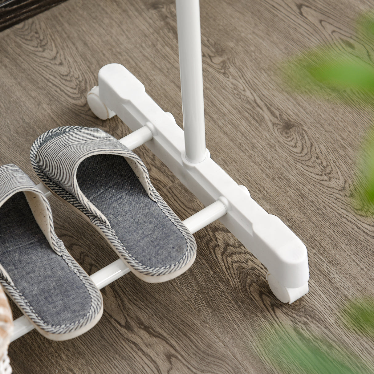 easycomfort easycomfort appendiabiti stender ad altezza regolabile con fondo portaoggetti e 4 ruote 68 5x42x87 145 cm