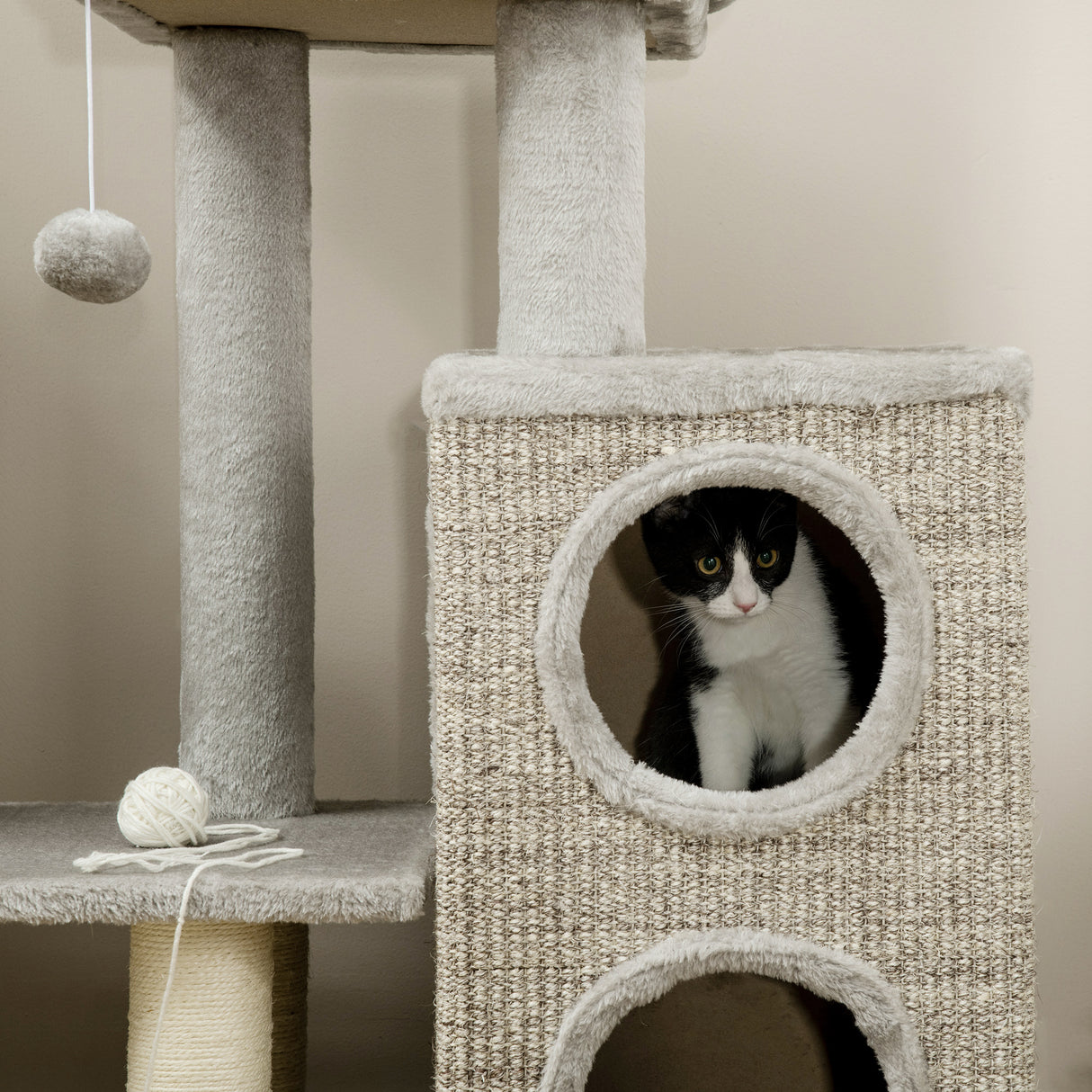 easycomfort tiragraffi per gatti da 5kg max con lettino e pallina da gioco in truciolato peluche e sisal 60x40x91 cm