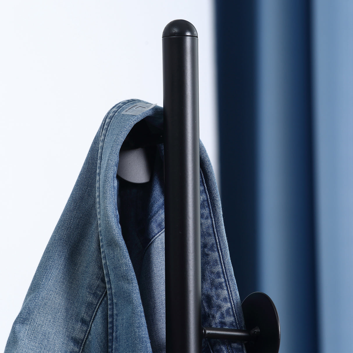 easycomfort easycomfort appendiabiti da terra con 8 ganci struttura in acciaio con base in marmo 35x35x170cm nero