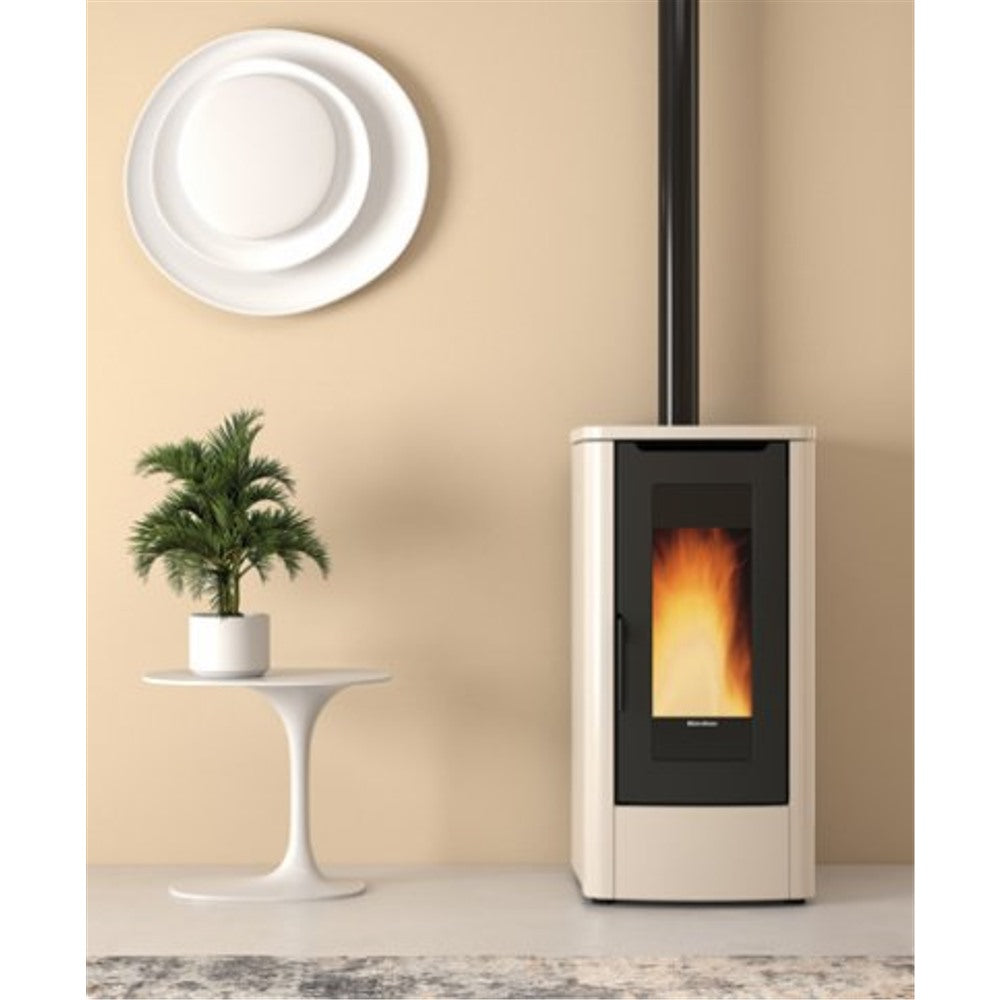 immagine-1-la-nordica-stufa-a-pellet-la-nordica-extraflame-modello-teorema-30-100-kw-disponibile-in-vari-colori-bordeaux