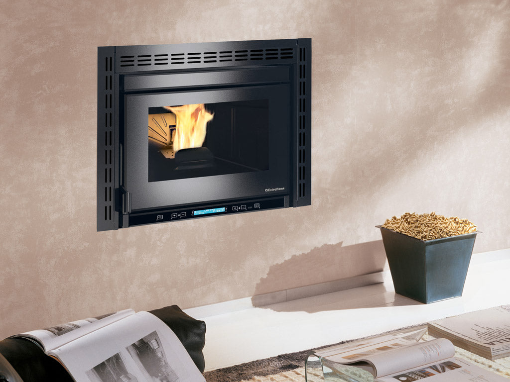immagine-2-la-nordica-inserto-camino-a-pellet-ventilato-la-nordica-modello-comfort-plus-crystal-110-kw