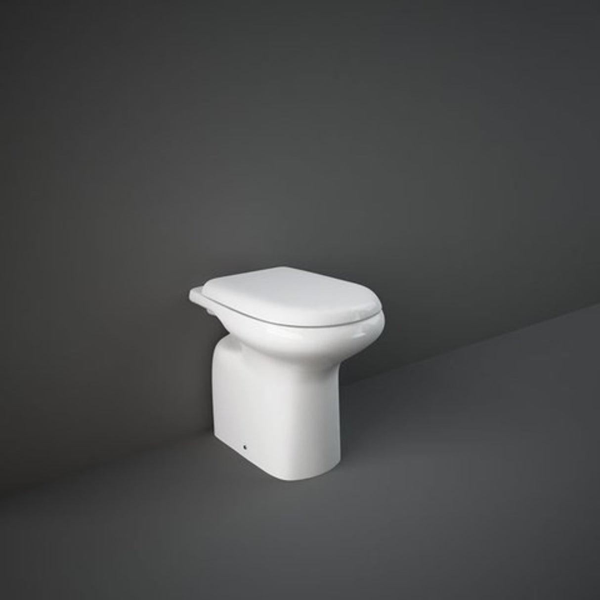 immagine-2-rak-ceramics-vaso-wc-a-pavimento-rak-orient-in-ceramica-con-scarico-a-terra-sedile-con-coperchio-rak-orient-originale-ean-99580551