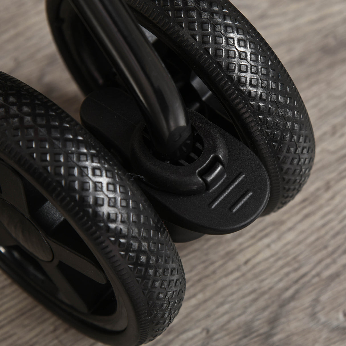 immagine-9-easycomfort-easycomfort-passeggino-per-cani-pieghevole-con-guinzaglio-di-sicurezza-e-cestino-portaoggetti-blu